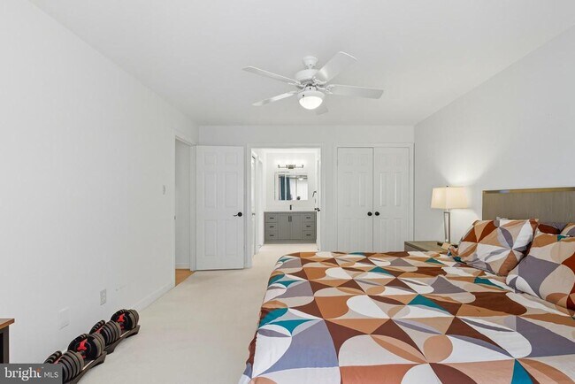 Building Photo - 11430 Strand Dr