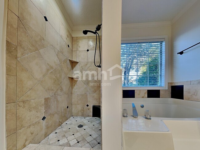 Building Photo - 677 New England Way