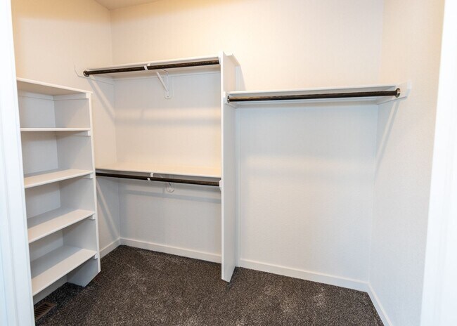 Building Photo - End Unit 3 BedTownhome in Mountain Shadows