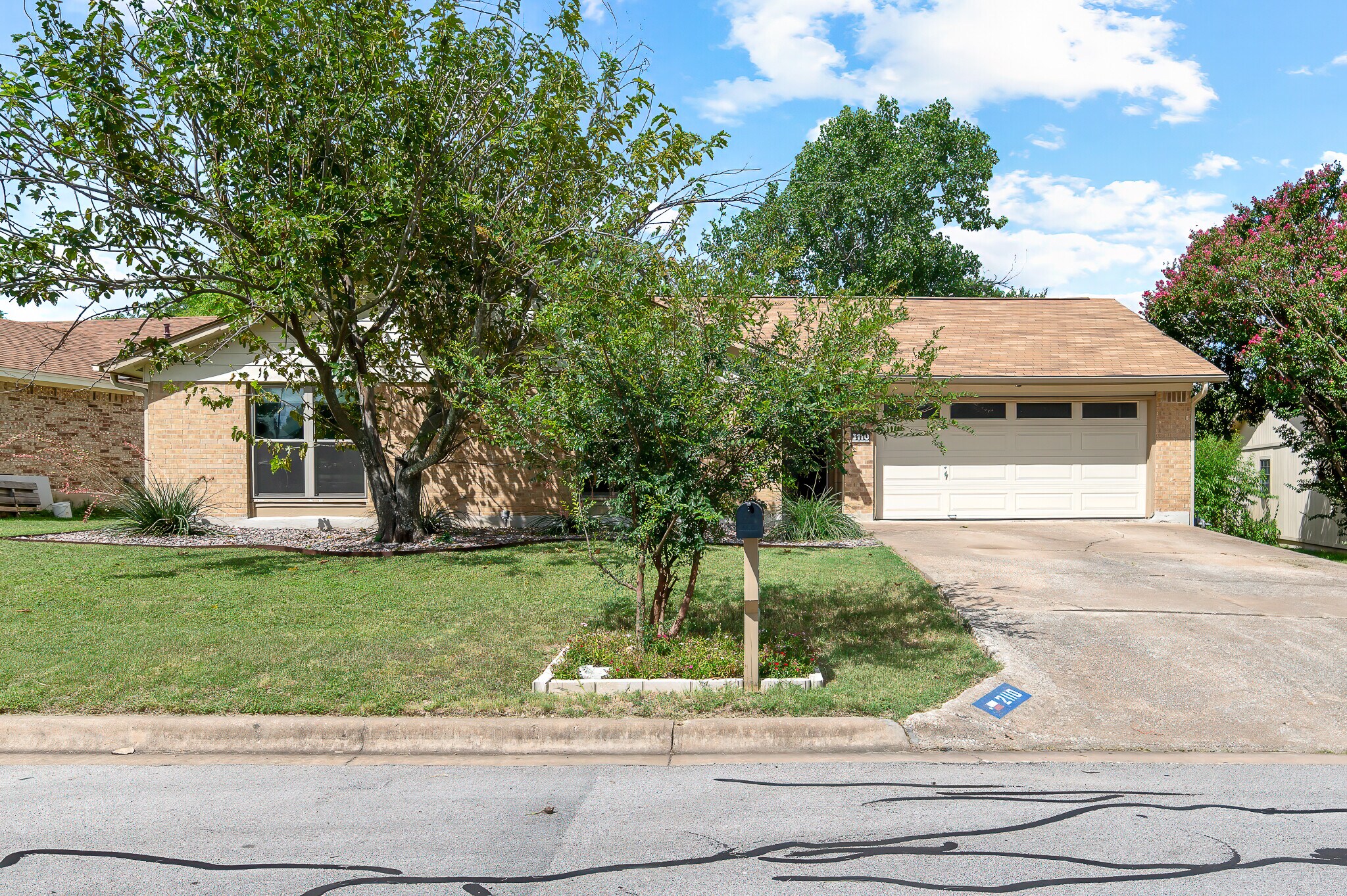 Building Photo - 2110 Spring Breeze Dr