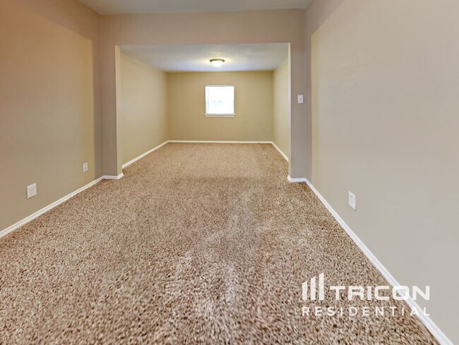 Building Photo - 350 Lemur Dr