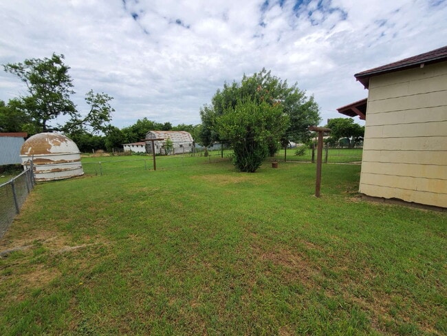 Building Photo - "Charming Cresson Retreat: Cozy 2-Bed Home...