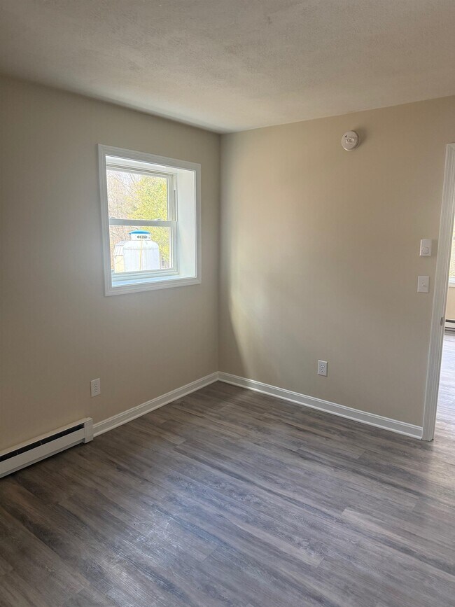 Building Photo - 14 Hurricane Rd