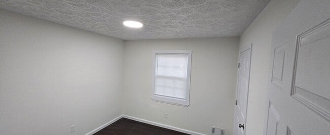 Building Photo - Beautifully Refreshed Home in the Green Acres Neighborhood