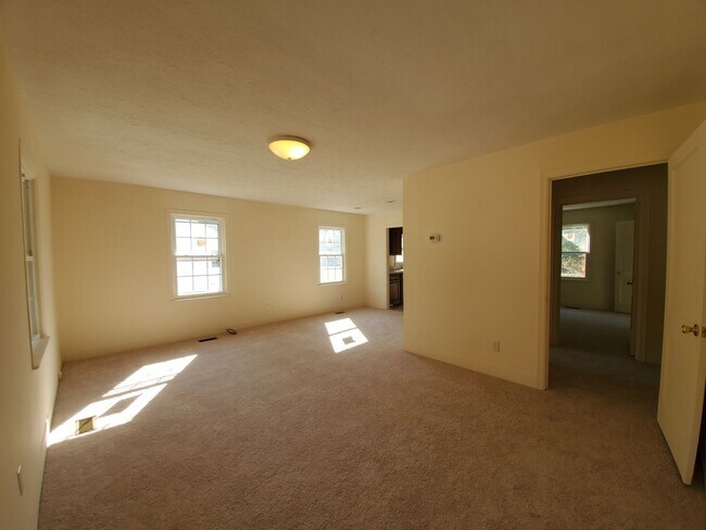 Building Photo - 905 N Fulton St