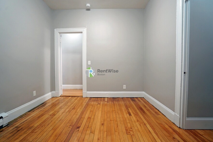 Building Photo - 72 Gardner St