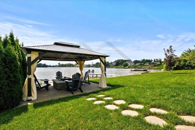 Building Photo - 8184 Woodland Shore Dr