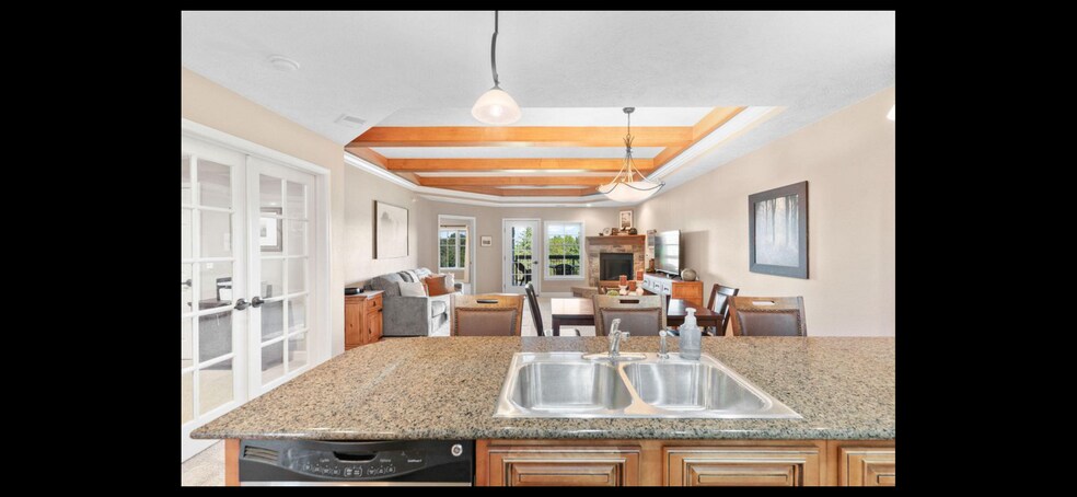 Building Photo - 250 Lakewood Dr