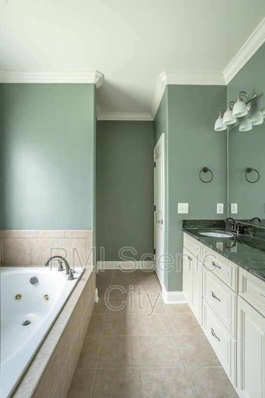 Building Photo - 6628 Kenton Ridge Cir