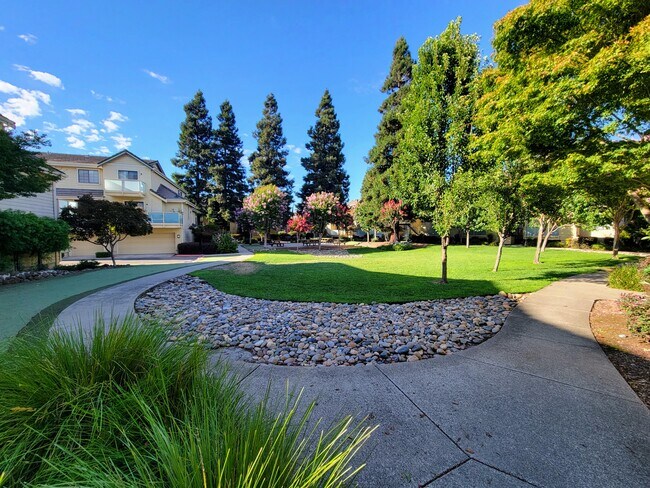 Building Photo - 3076 Fostoria Cir