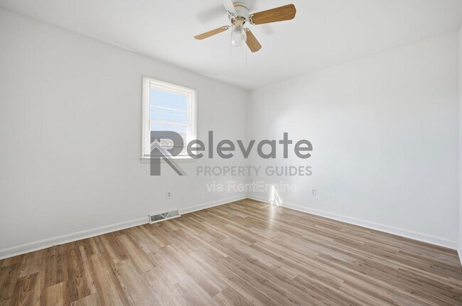 Building Photo - 319 Britton St