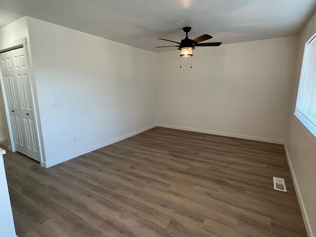 Building Photo - 220 Antles St