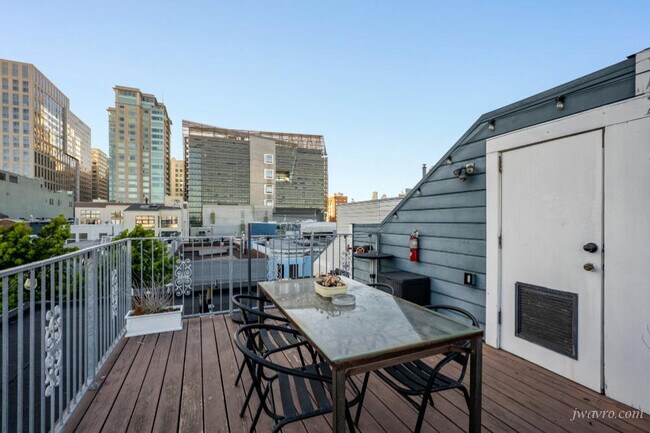 Building Photo - 641 Natoma St