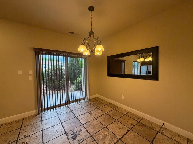 Building Photo - CHARMING TOWNHOME FOR RENT IN ST. GEORGE!