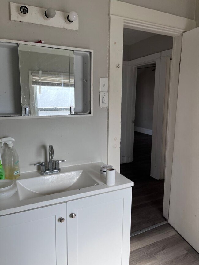 Building Photo - 3-Bedroom Home for Rent in Cleveland – Pet Friendly! Only $1,300