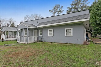 Building Photo - 2 br, 1 bath Triplex - 5121 Hamby Road 2