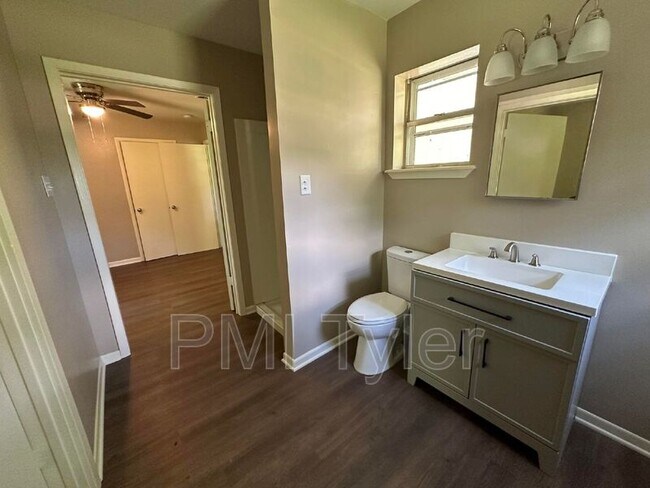 Building Photo - 2007 Bradshaw Dr