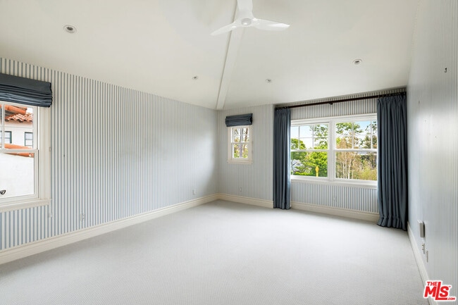 Building Photo - 501 Toyopa Dr