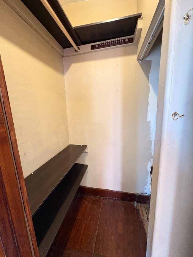 Building Photo - 327 Ash St