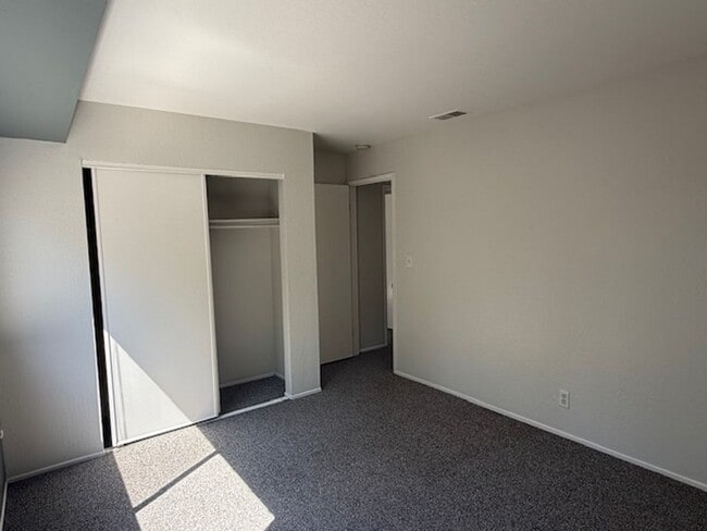Building Photo - 3-Bedroom Hilltop Village Home w/ Bonus Am...