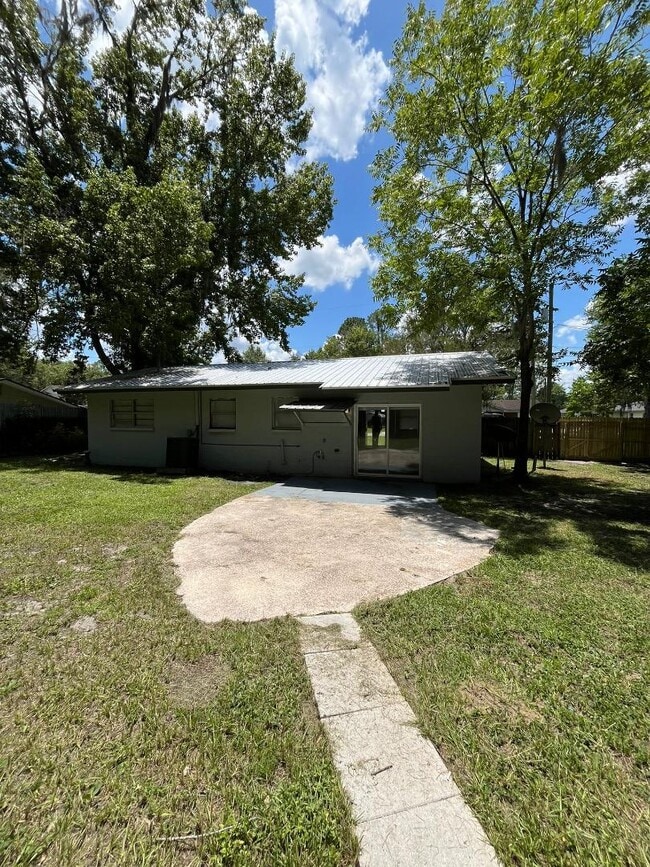 Building Photo - 1107 Calvary St