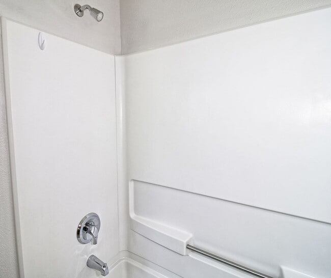 Building Photo - 598 Garnet Dr