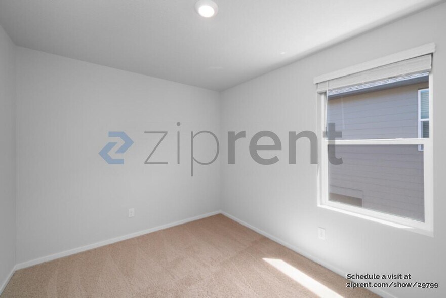 Building Photo - Unit