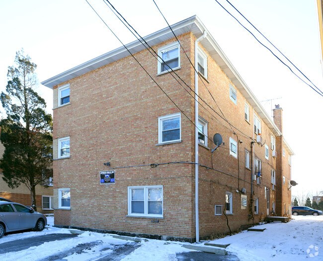 1205 E Roosevelt Rd 1205 E Roosevelt Rd Wheaton IL 60187 Apartment