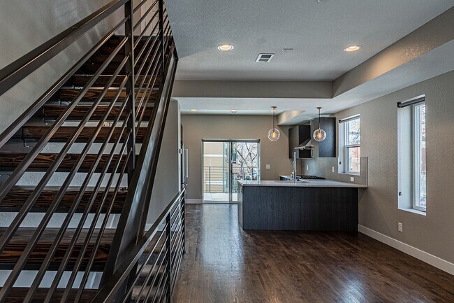 Building Photo - For Rent!  Corner Unit | Modern Townhome |...