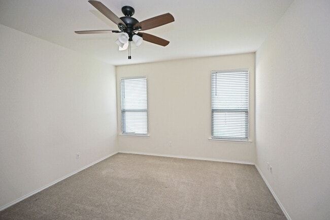 Building Photo - 138 Buttercup Bnd