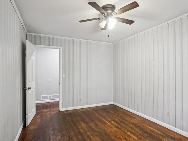 Building Photo - 3 Bedroom Duplex in Decatur