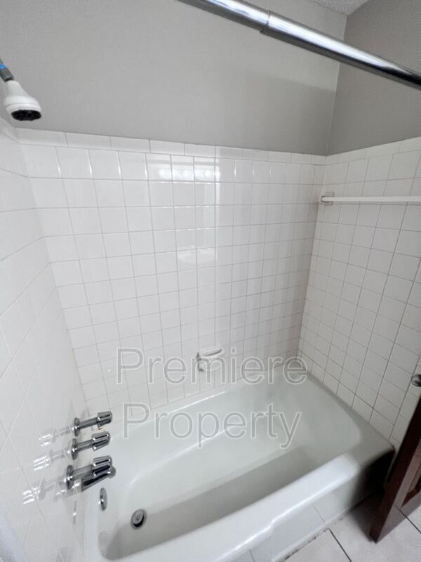 Building Photo - 4327 Sterling Ave