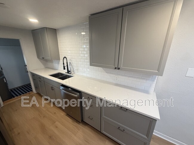 Building Photo - 704 La Poblana Rd NW