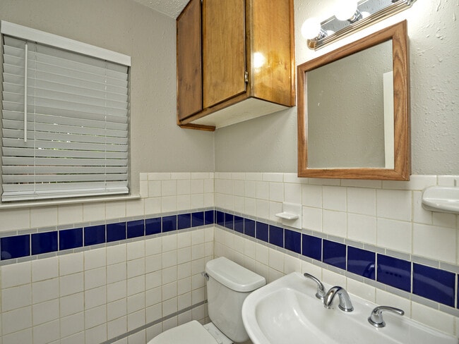 Building Photo - 5913 Little Creek Trail