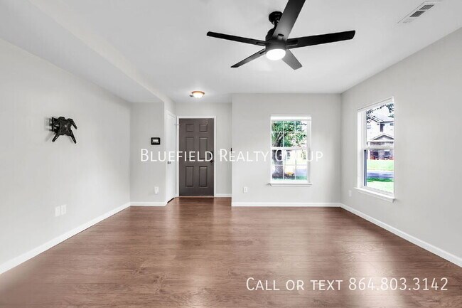Building Photo - 621 Branch View Dr