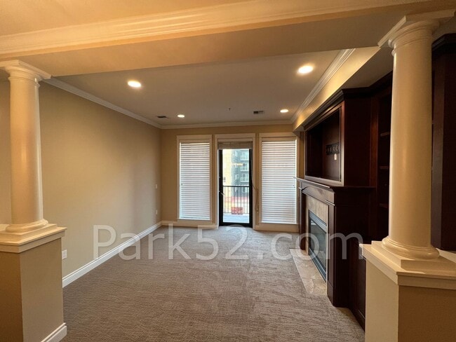 Building Photo - 1 Bed 1.5 Bath Theater District Condo + Am...