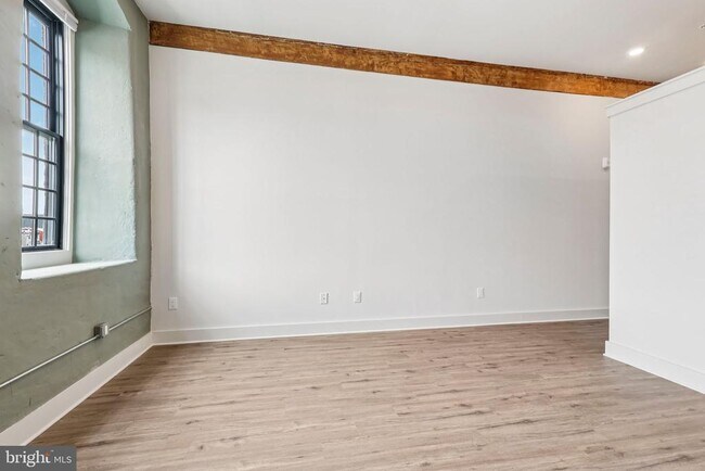 Building Photo - 201 Leverington Ave