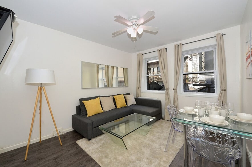 Building Photo - 350 W 38th St