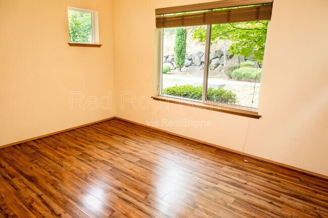 Building Photo - 1208 Burnside Pl