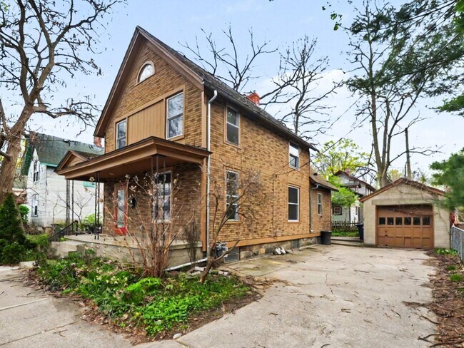 Building Photo - 120 Depot St