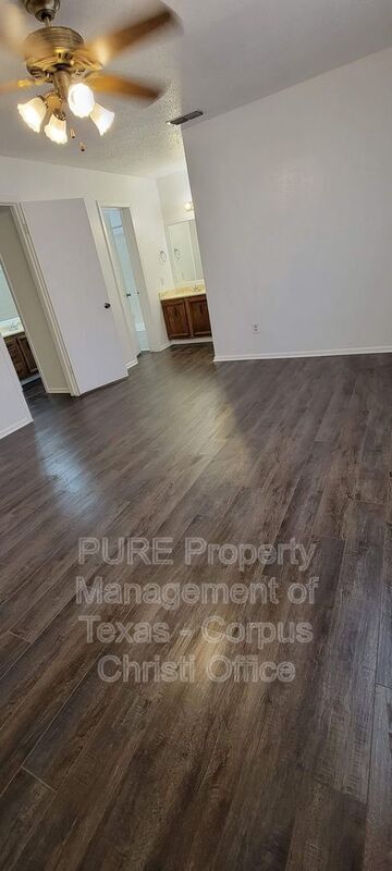 Building Photo - 5001 Middlecoff Rd