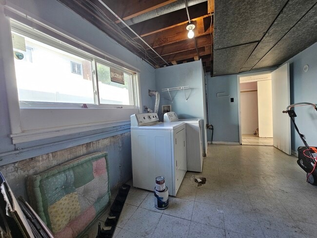 Building Photo - 9924 N Crawford Ave