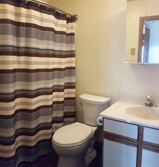 Bathroom - 4314 W Shamrock Ln