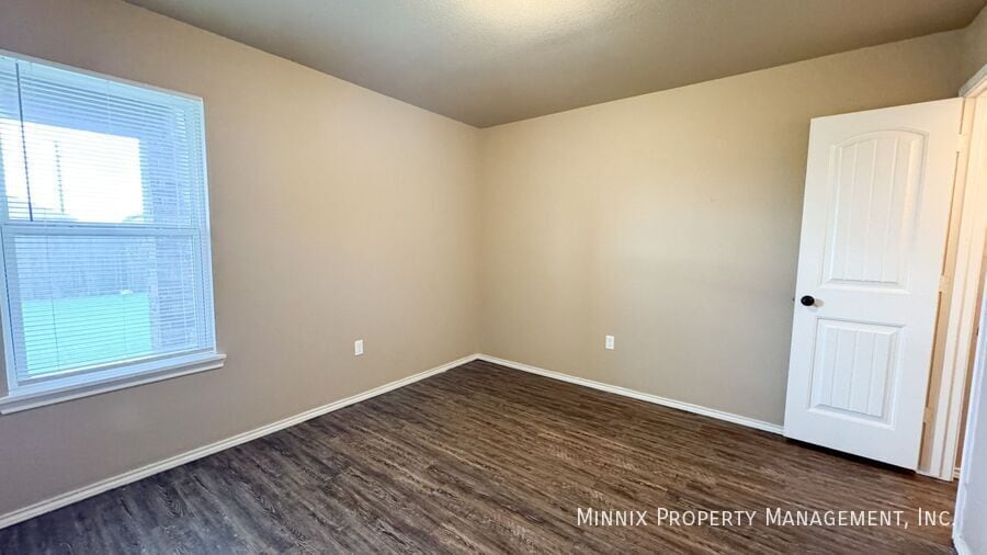 Building Photo - 2419 N Ave O