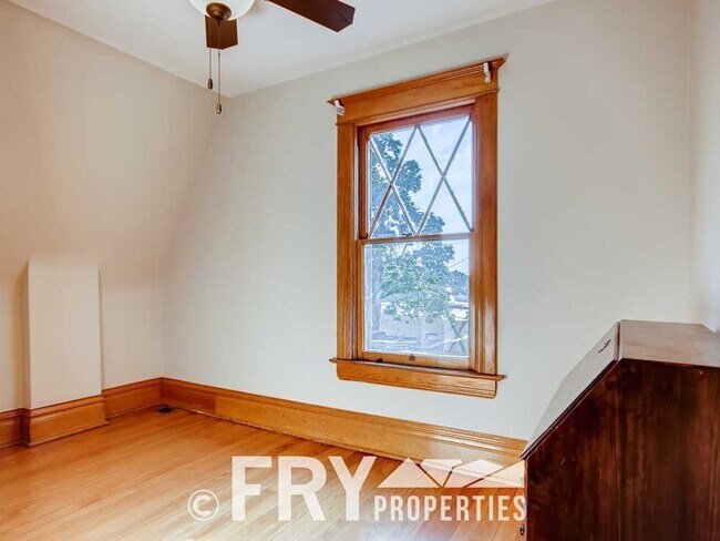 Building Photo - Beautifully Remodeled Potter Highlands Vic...