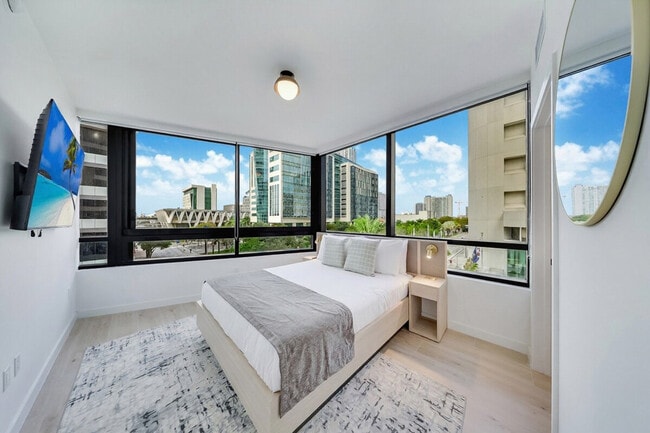 Building Photo - 225 N Miami Ave