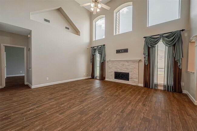 Building Photo - 6006 Lacey Oak Dr