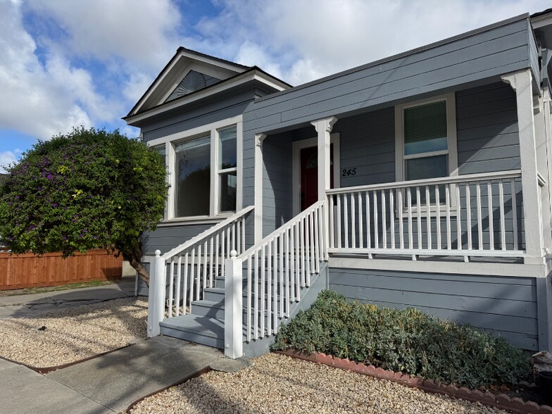Primary Photo - 245 Maple St