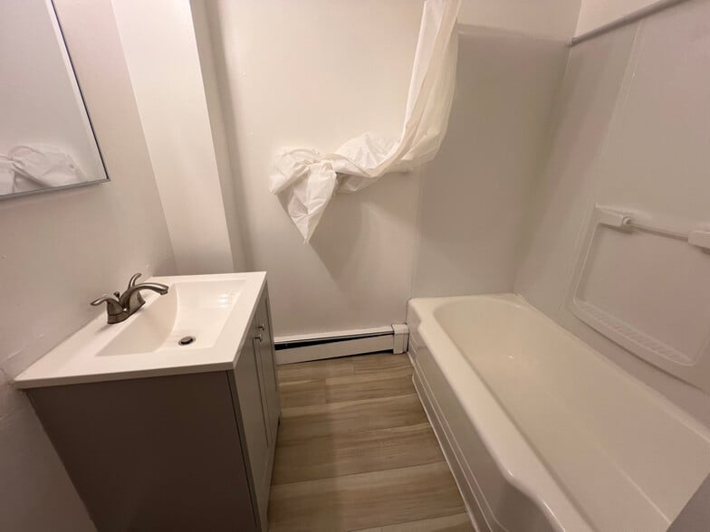 Building Photo - 429 3rd St