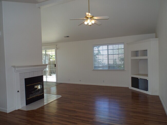 Building Photo - Gorgeous House in California Park Neighbor...